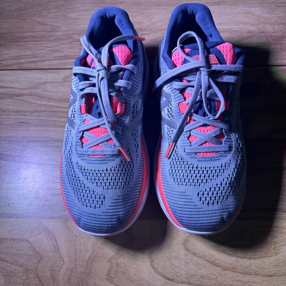 New Balance Women's Athletic Shoes in Gray and Pink - Picture 9 of 12
